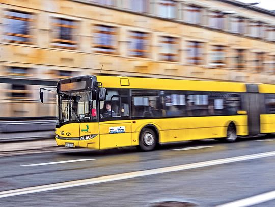 Sylwestrowe udogodnienia w komunikacji miejskiej: Dodatkowe kursy i bezpłatne przejazdy