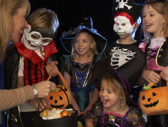 Zbliża się Halloween. Ta zabawa kusi tradycją i słodkościami