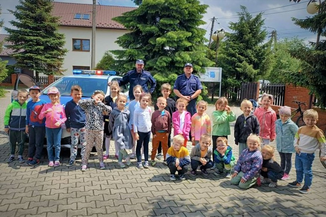 Dzielnicowi ze Sznupkiem odwiedzili przedszkolaków