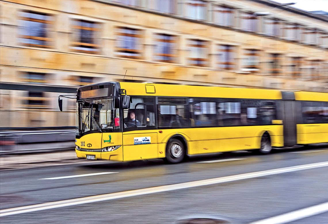 Sylwestrowe udogodnienia w komunikacji miejskiej: Dodatkowe kursy i bezpłatne przejazdy