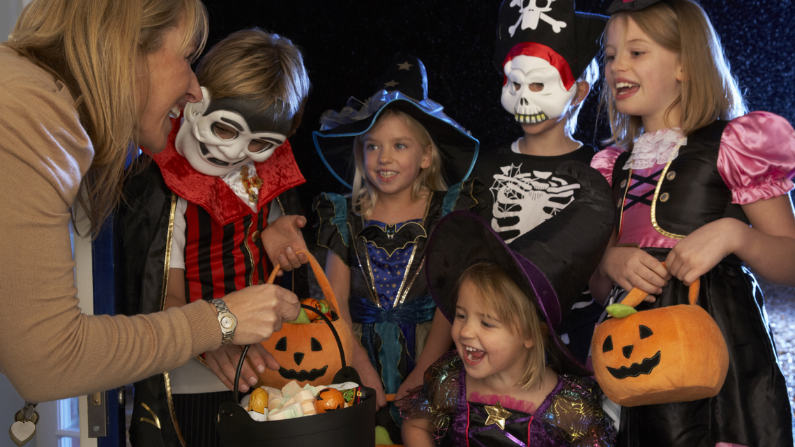 Zbliża się Halloween. Ta zabawa kusi tradycją i słodkościami